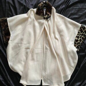Vintage White Fleece Leopard Faux Fur Accent Poncho O/S Glam Winter 1980s